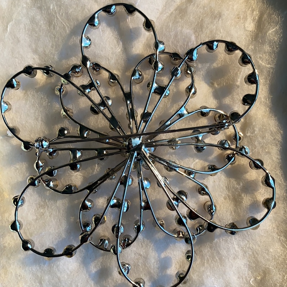Ladies Pin - Picture 2 of 4